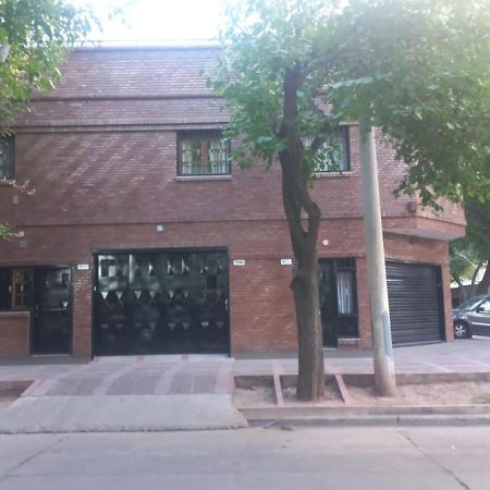 Apartamentos Willy - En Zona Residencial Con Estacionamiento Mendoza Exterior photo