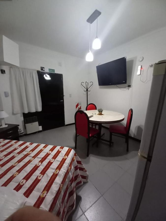 Apartamentos Willy - En Zona Residencial Con Estacionamiento Mendoza Exterior photo
